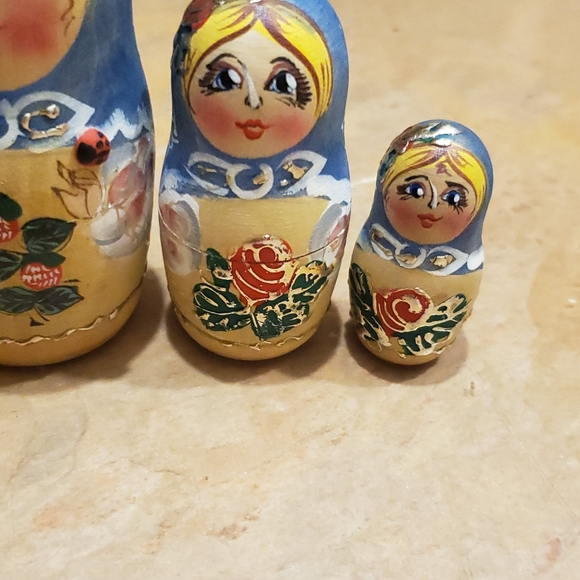Russian nesting dolls - Picture 3 of 5